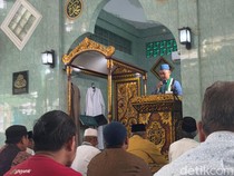 Kenapa Khutbah Jumat Harus Dua Bagian? Ini Dalil dari Nabi dan Ulama
