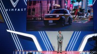 Sejalan dengan komitmen kami di Indonesia, kami resmi memperkenalkan VinFast VF3. Ini merupakan kendaraan kompak EV, yang mengutamakan desain yang menunjang lifestyle, menawarkan kenyamanan untuk menjadi kendaraan listrik, ujar Chief Executive Officer (CEO) VinFast Asia, Pham Sanh Chau, di IIMS 2025, Kamis (13/2/2025).
