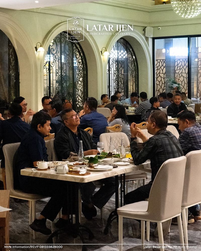 Kafe romantis di Malang: Latar Ijen.