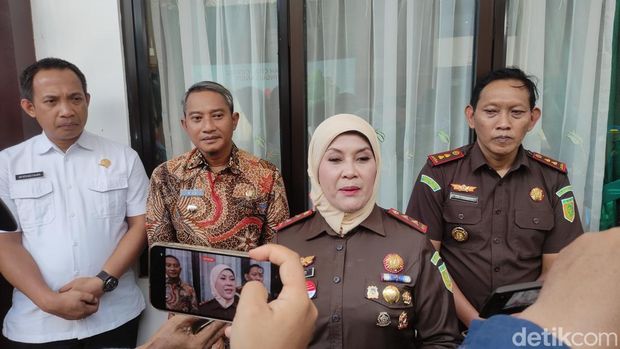 Kajati Jatim Mia Amiati resmikan gedung baru Kejari Pacitan.
