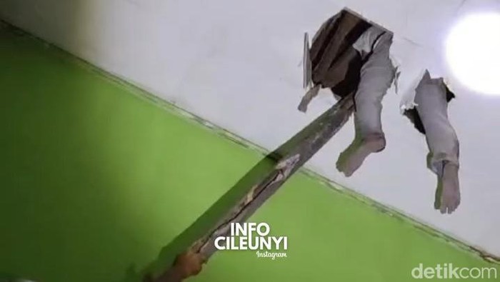 Kasat Reskrim Polresta Bandung Kompol Luthfi Olot Gigantara saat melakukan wawancara di Mapolresta Bandung, Soreang, Kamis (13/2/2025).