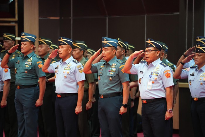 Kasum TNI Terima Laporan Korps Kenaikan Pangkat 32 Perwira Tinggi TNI. (Puspen TNI)