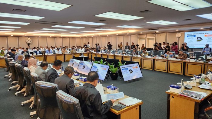 Kemenkum rapat anggaran dengan Komisi XIII DPR