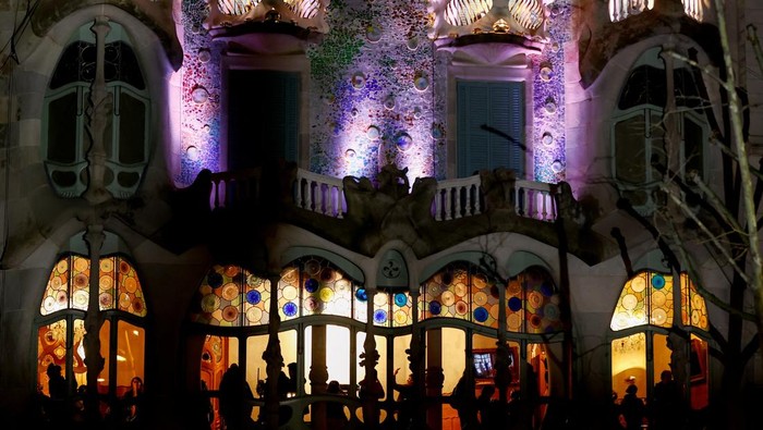 Antoni Gaudi's Casa Batllo building in Barcelona is illuminated with digital video-mapping artwork in Barcelona, Spain, February 1, 2025. REUTERS/ Bruna Casas