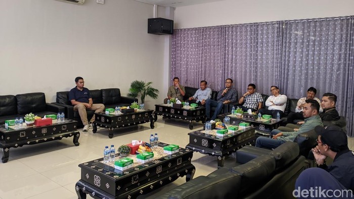 Ketua Komisi IV DPRD NTB Hamdan Kasim mengunjungi PT Pelindo di Pelabuhan Gili Mas bersama Kepala Dinas Perhubungan NTB Lalu Moh Faozal, Kamis (13/2/2025).