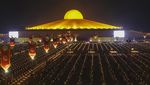 Khidmatnya Umat Buddha Thailand Rayakan Makha Bucha