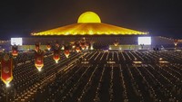 Upacara keagamaan ini pun menjadi salah satu yang terbesar di Thailand karena banyaknya umat Buddha yang tinggal di wilayah Gajah Putih.  