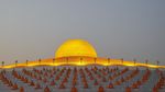 Khidmatnya Umat Buddha Thailand Rayakan Makha Bucha