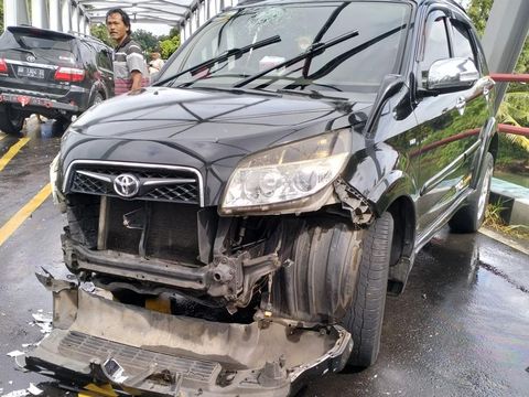 Kondisi kendaraan yang terlibat kecelakaan adu banteng di Jembatan Glagah, Kulon Progo, Kamis (13/2/2025).