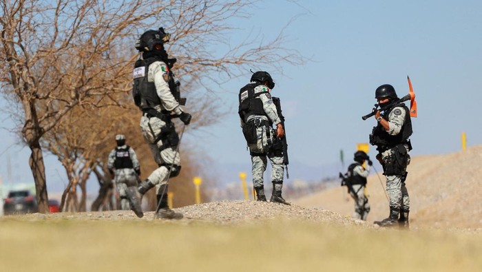 Members of Mexico's National Guard search for illegal tunnels near the border with the U.S., as part of the Mexican government's response to U.S. President Donald Trump's demand to crack down on immigration and drug smuggling, in Ciudad Juarez, Mexico, February 11, 2025. REUTERS/Jose Luis Gonzalez