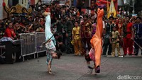 Berbagai sanggar budaya menampilkan kebolehannya di hadapan warga yang hadir.