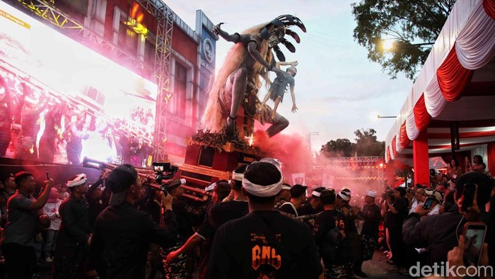Melihat Lagi Kemeriahan Perayaan Cap Go Meh di Bogor Perayaan Cap Go Meh digelar di Jalan Suryakencana, Bogor, Jawa Barat, Rabu (12/2/2025). Begini kemeriahannya.
