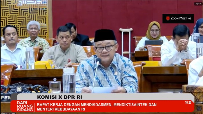 Mendikdasmen beri pantun usai kementeriannya kena imbas efisiensi anggaran.