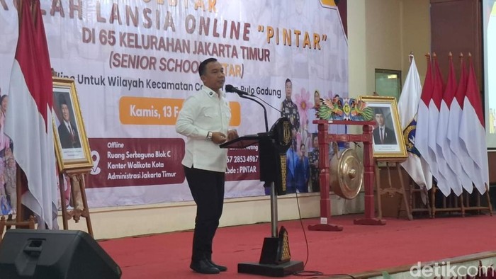 Mendukbangga Wihaji resmikan sekolah lansia online di Jaktim