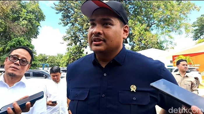 Eks Menpora Dito Ariotedjo Tepis Kabar Artis DK Jadi Pemicu Cerai dengan Istri