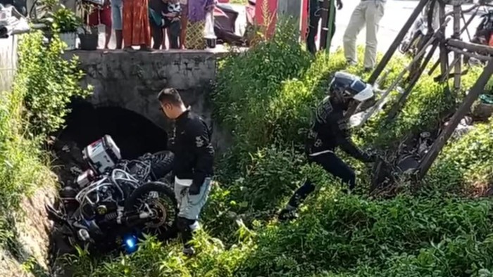 Moge tercebur parit di Pasuruan