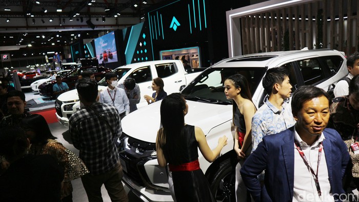 Mitsubishi turut meramaikan Indonesia International Motor Show (IIMS) 2025. Menteri Perindustrian Agus Gumiwang Kartasasmita turut menjajal mobil Mitsubishi.