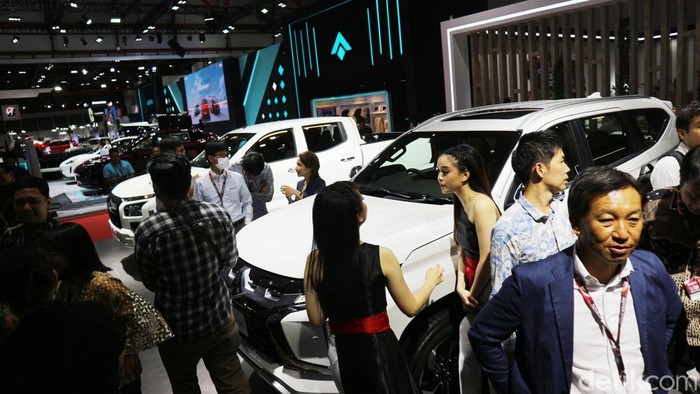 Mitsubishi turut meramaikan Indonesia International Motor Show (IIMS) 2025. Menteri Perindustrian Agus Gumiwang Kartasasmita turut menjajal mobil Mitsubishi.