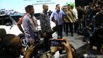 Momen Menteri Perindustrian Jajal Mobil Mitsubishi di IIMS 2025