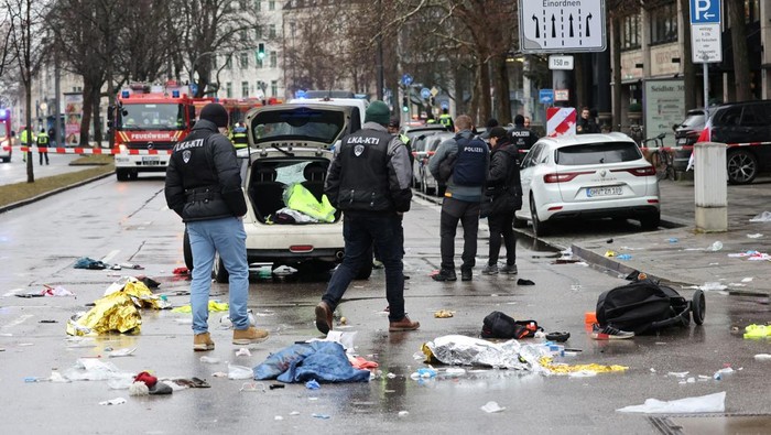 Police walks past a car which drove into a crowd in Munich, Germany, February 13, 2025, injuring several people.    REUTERS/Wolfgang Rattay