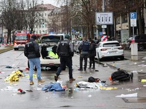 Pengendara Mobil Tabrak Kerumunan di Jerman, Ibu dan Anak Tewas