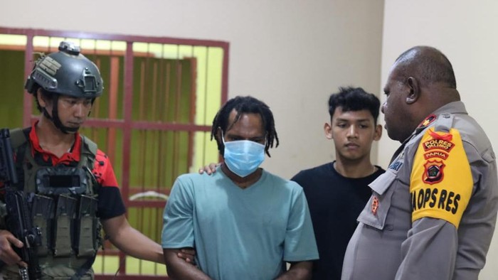 Okoni Siep digiring ke Polda Papua (dok istimewa)