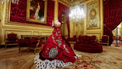Pameran Louvre Couture Hadirkan Seni dan Mode yang Memukau
