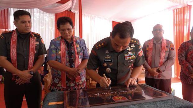 Pangdam Diponegoro Resmikan Jembatan Gantung Merah Putih di Klaten