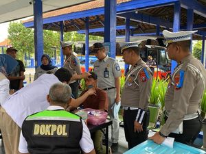 Kru Angkutan Umum di Terminal Pare Kediri Dites Urine
