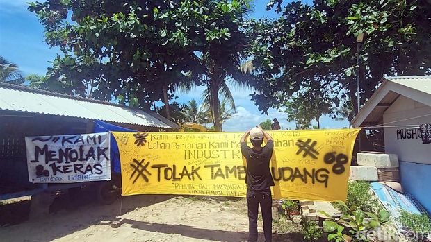Penolakan Warga Terkait Pembangunan Tambak Udang di Surade, Sukabumi