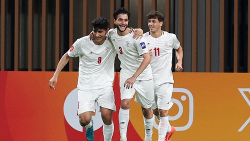 SHENZHEN, CHINA - FEBRUARY 13: Hesam Nafari Nogourani #3 of Iran celebrates his goal with teammates during the AFC U20 Asian Cup Group C between Iran and Indonesia at the Shenzhen Youth Football Training Base Centre Stadium on February 13, 2025 in Shenzhen, China. (Photo by Zhizhao Wu/Getty Images)