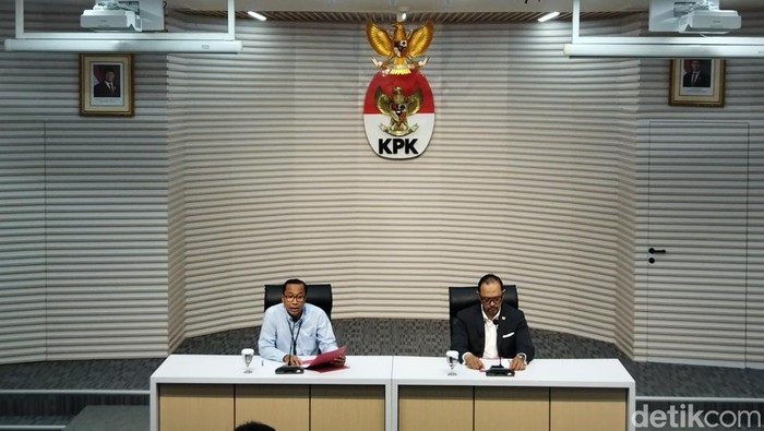 Plh Direktur Penyidikan KPK Budi Sokmo Wibowo dan Jubir KPK Tessa Mahardhika