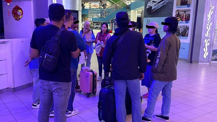 Polisi gagalkan 7 calon PMI yang hendak berangkat ke Abu Dhabi, Uni Emirat Arab (UEA) di Pelabuhan Internasional Batam Center, Batam, Kepri. (Dok Polda Kepri)