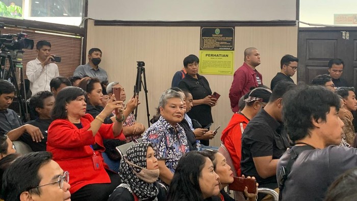 Politikus PDIP Ribka Tjiptaning datang ke PN Jaksel lihat langsung putusan praperadilan Hasto (Mulia/detikcom)