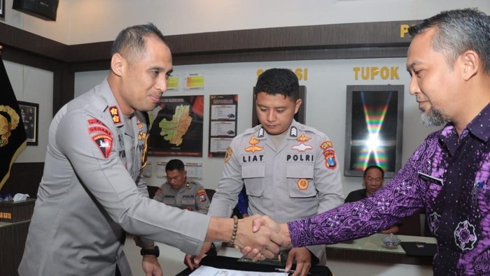 Polres Blitar Kota tanda tangani MoU dengan instansi pendidikan untuk mendukung rekrutmen Polri.