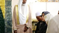 Rabu (12/2/2025) malam, Megawati menziarahi makam Nabi Muhammad SAW dan raudhah. Megawati salat sunnah tahiyatul masjid, salat sunnah taubat, hingga salat sunnah hajat.