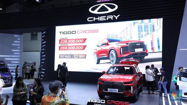 PT Chery Sales Indonesia (CSI) resmi melakukan Grand Launching Chery TIGGO Cross dalam perhelatan akbar Indonesia International Motor Show (IIMS) 2025, Kamis (13/2/2025). (CNBC Indonesia/Tri Susilo)