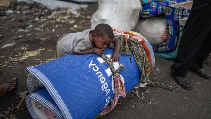 A Congolese child, displaced by recent clashes between the M23 rebels and the Armed Forces of the Democratic Republic of the Congo (FARDC), gestures as he prepares to leave the camp after being instructed by the M23 rebels to vacate the camps on the outskirts of Goma, Democratic Republic of the Congo February 12, 2025. REUTERS/Stringer