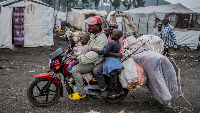 A Congolese child, displaced by recent clashes between the M23 rebels and the Armed Forces of the Democratic Republic of the Congo (FARDC), gestures as he prepares to leave the camp after being instructed by the M23 rebels to vacate the camps on the outskirts of Goma, Democratic Republic of the Congo February 12, 2025. REUTERS/Stringer