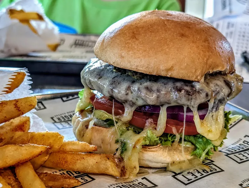 Resto Burger Gordon Ramsay Tutup Usai Dikritik Mahal dan Tak Enak