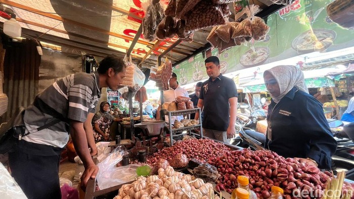 Satgas Pangan Kota Mojokerto sidak harga bapokting di pasar.