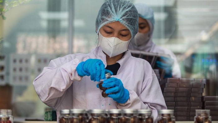 Workers finish making chocolate at Terve Artisan Chocolate Factory in Bandung, West Java, Indonesia, on February 13, 2025. Ahead of Valentine's Day 2025, Terve Chocolate Factory makes Valentine-themed chocolates. (Photo by Khairizal Maris/NurPhoto via Getty Images)