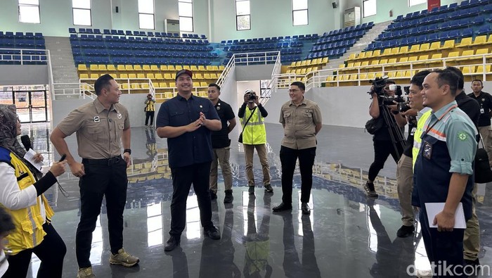 Menteri Koordinator bidang Infrastruktur dan Pembangunan Kewilayahan RI Agus Harimurti Yudhoyono, dan Menpora Dito Ariotedjo meninjau secara langsung CYESC, di Cibubur, Jakarta Timur, pada Kamis (13/2/2025).
