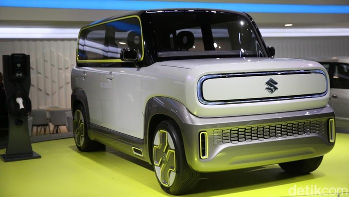 Suzuki Pamerkan eWX di IIMS 2025 Suzuki memamerkan konsep mobil listrik masa depannya di Indonesia International Motor Show (IIMS) 2025. Konsep mobil listrik ini diprediksi bakal menjadi Jimny versi listrik dengan desain kotaknya.