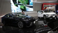 Toyota Astra Motor (TAM) resmi meluncurkan dua mobil Hybrid Electric Vehicle (HEV) di IIMS 2025, yakni New Camry HEV dan New Corolla Cross HEV.  