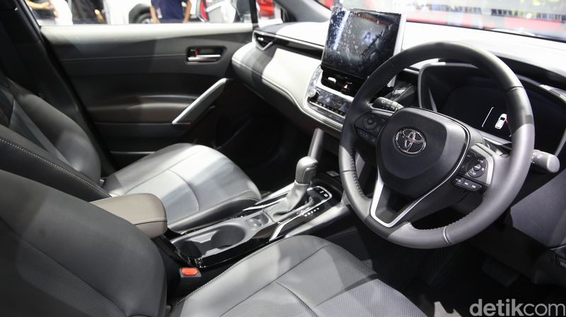 PT Toyota-Astra Motor (TAM) resmi meluncurkan New Camry HEV dan New Corolla Cross HEV pada pameran Indonesia International Motor Show (IIMS) 2025, di arena JIExpo, Kemayoran, Jakarta, Kamis (13/2/2025).