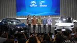 Tampilan Camry dan Corolla Cross Terbaru Luncuran Toyota