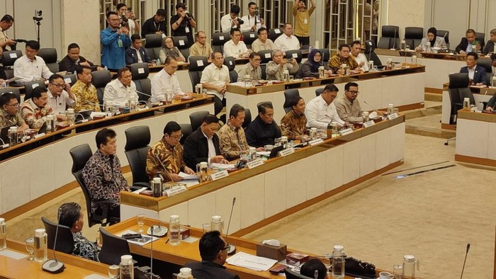 Tiga Menteri Prabowo rapat di Komisi IV DPR