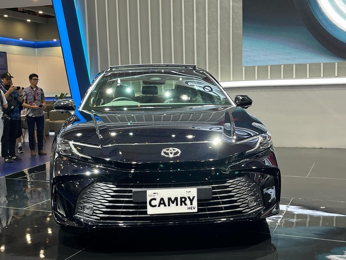 Toyota luncurkan New Camry dan New Corolla Cross di IIMS 2025
