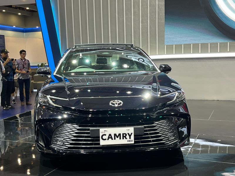 Toyota luncurkan New Camry dan New Corolla Cross di IIMS 2025